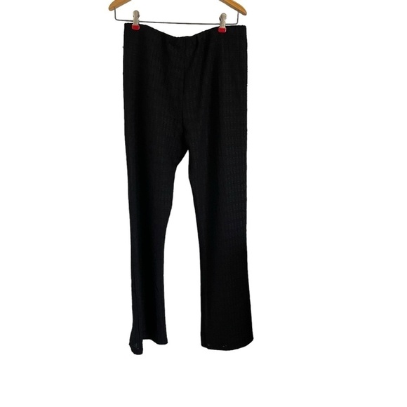 ASTR THE LABEL Zoe Black Textured Pull-On Flare Pants - Picture 3 of 12